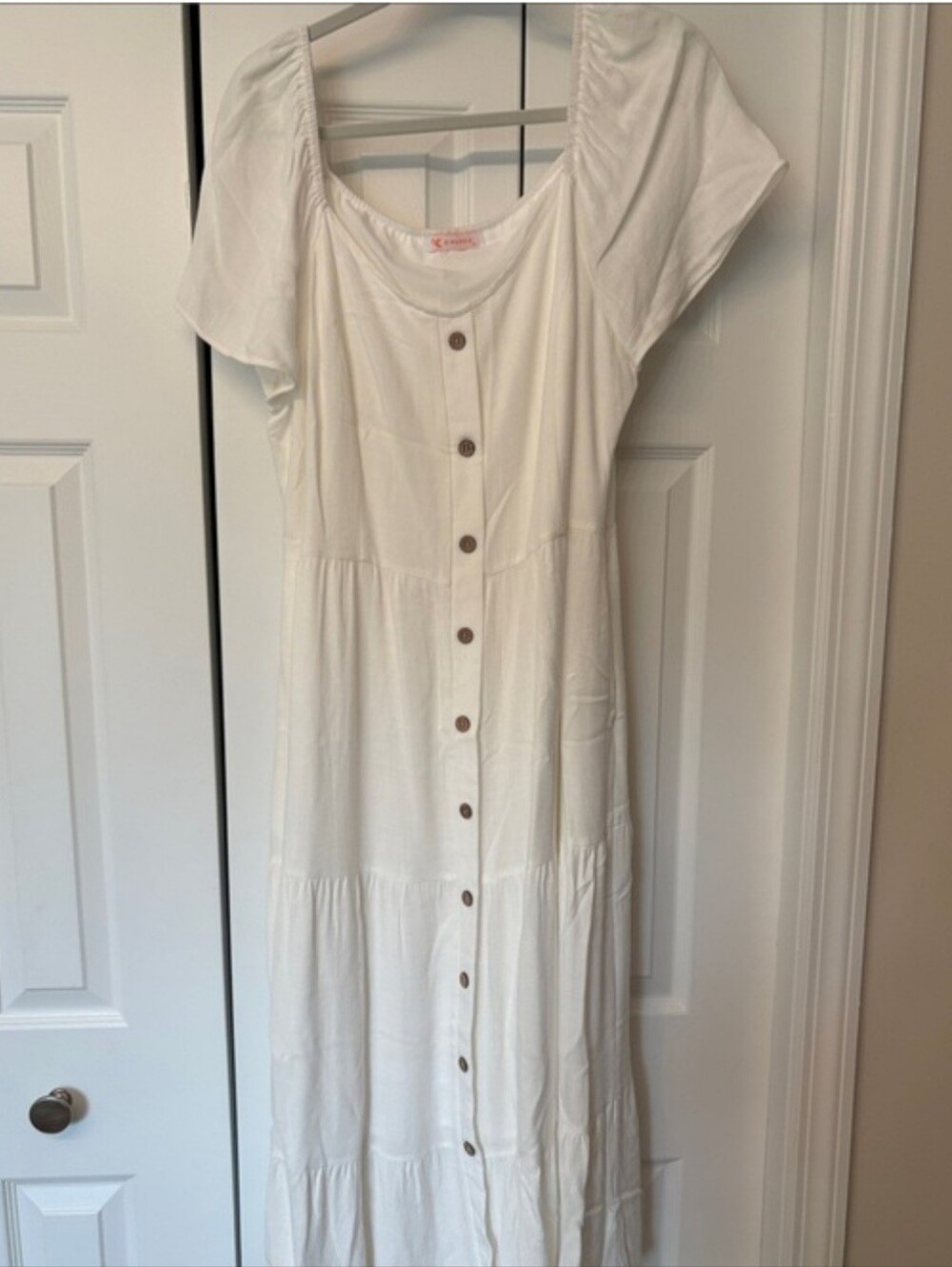 Nwt Kirundo White Button-Front Tiered Maxi Dress